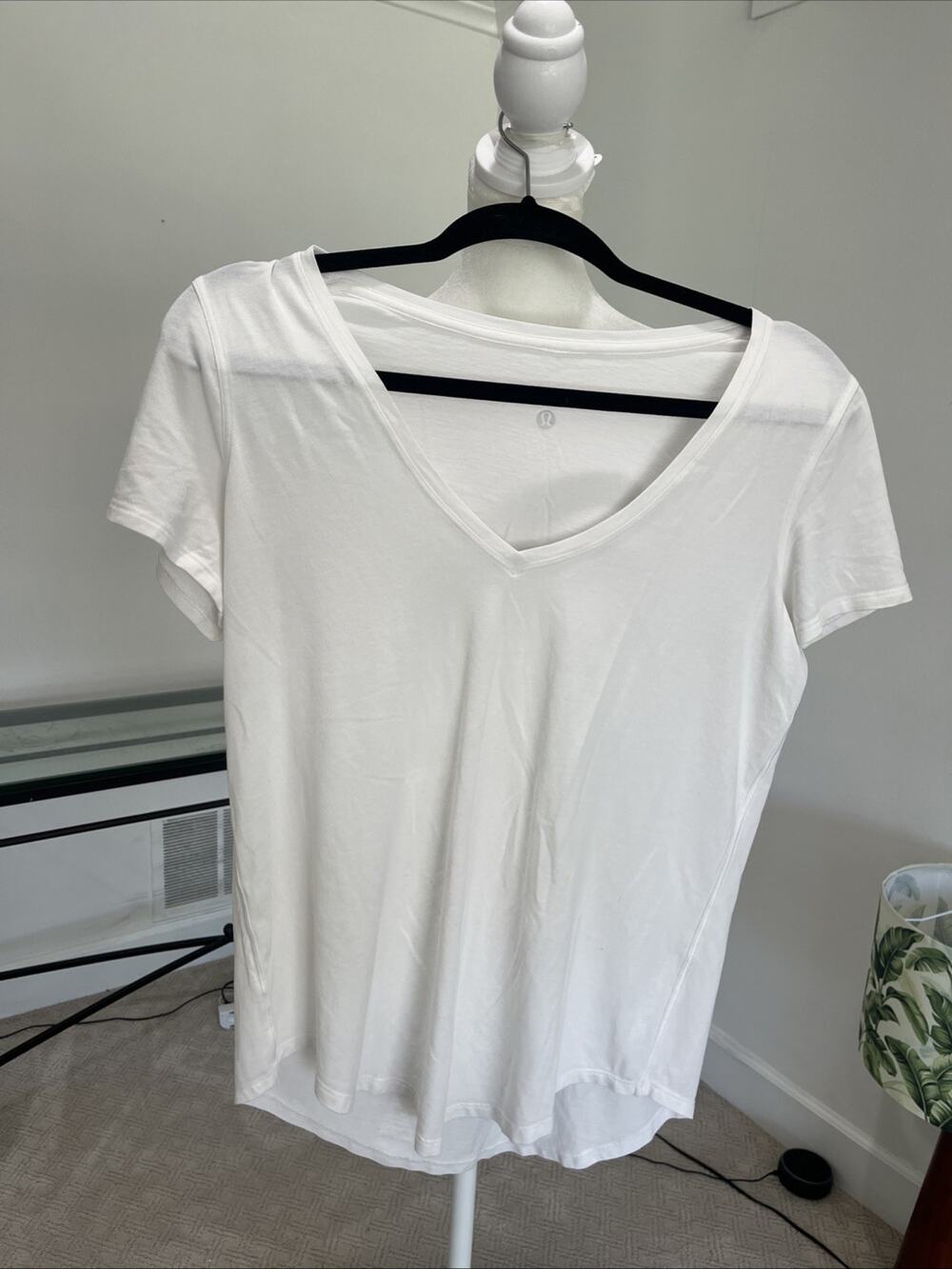 Lululemon Women's White V-Neck Short Sleeve Love T-Shirt Size 8